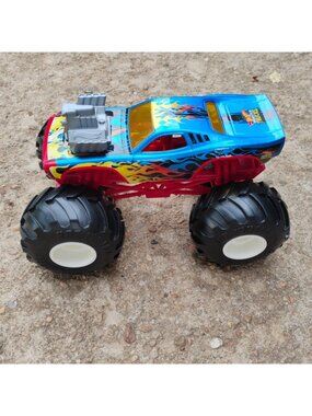 Giant Hot Wheel Off-Road On-Road GWL 14 Monster Truck Flames Die Cast Toy Care